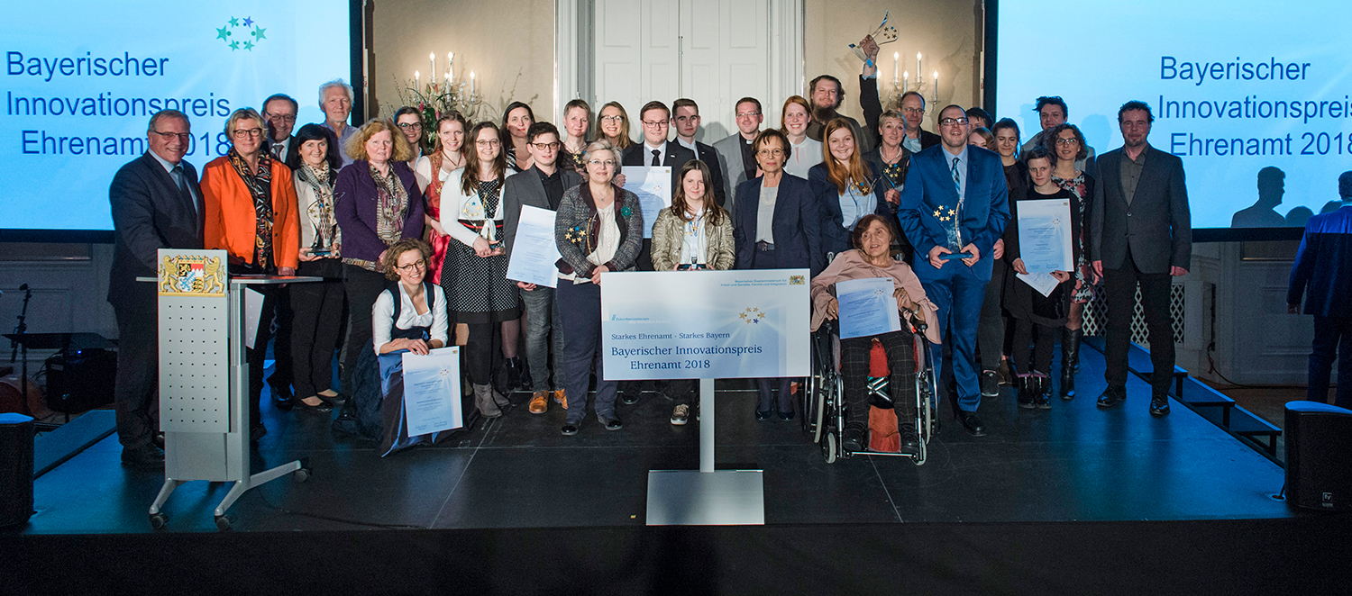 Die Gewinnerinnen und Gewinner des Bayerischen Innovationspreis Ehrenamt 2018.