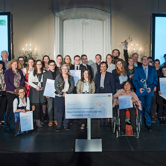 Die Gewinnerinnen und Gewinner des Bayerischen Innovationspreis Ehrenamt 2018.